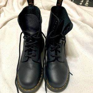 Dr. Martens Pascal boots